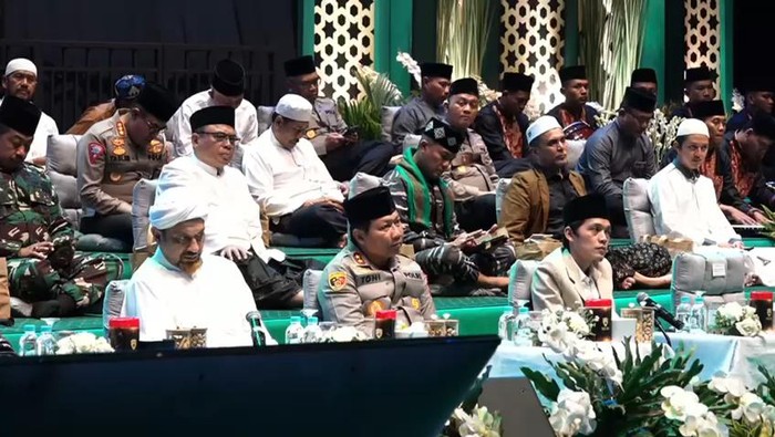 Kegiatan Jatim Bersholawat dalam rangka peringatan Maulid Nabi di Polda Jatim, Jumat (29/9/2023).
