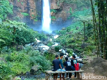 Sejuknya Healing di Air Terjun Kapas Biru Kaki Gunung Semeru