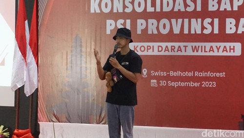 Ketum PSI Kaesang Pangarep saat bertemu dengan kader PSI di Bali.