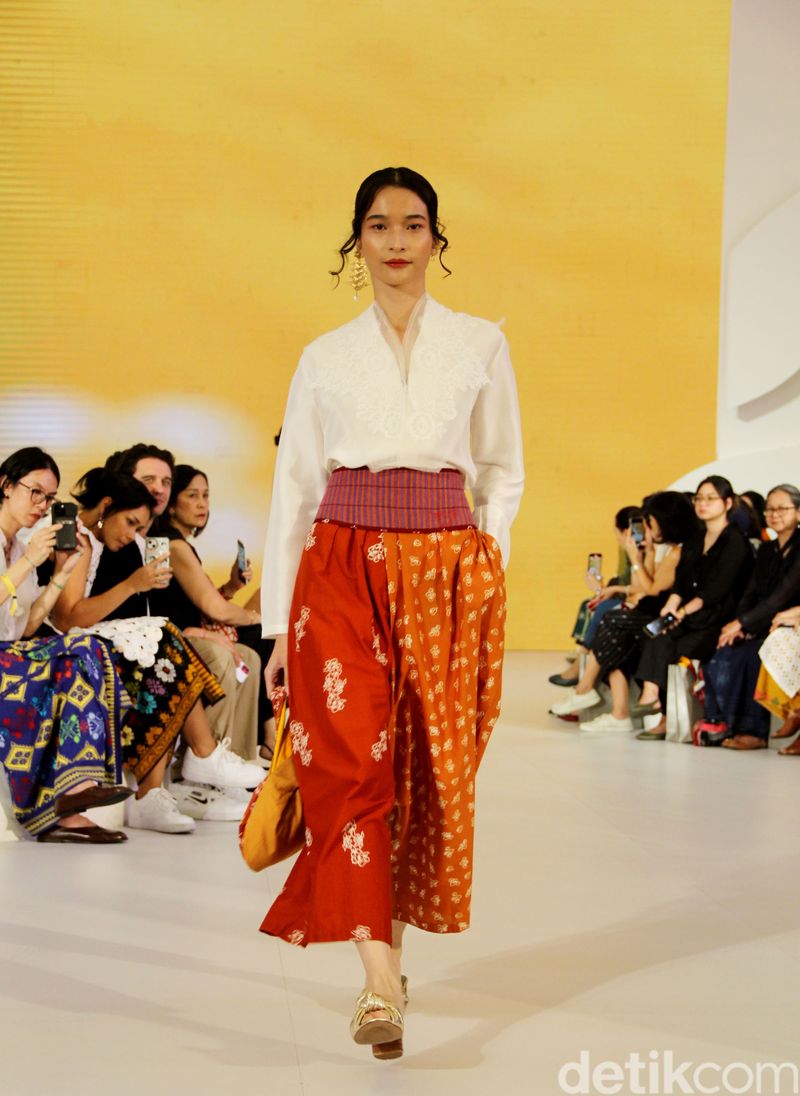 Koleksi Sejauh Mata Memandang di Fashion Nation 2023