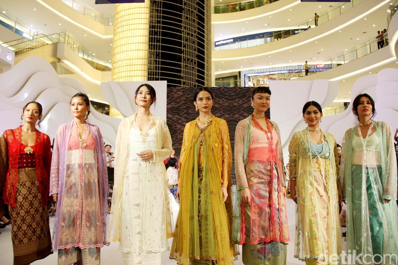 Koleksi Sejauh Mata Memandang di Fashion Nation 2023