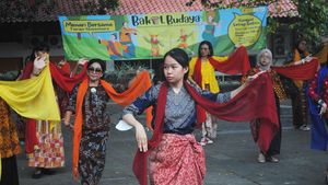 Hari Batik Nasional, Komunitas Bakul Budaya Gelar Acara Menari Massal