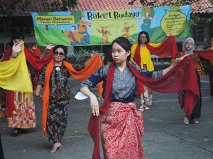 Hari Batik Nasional, Komunitas Bakul Budaya Gelar Acara Menari Massal