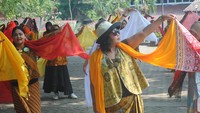 Dalam acara ini, Bakul Budaya membawakan 2 tarian yaitu Tari Jejer Jaran Dawuk Banyuwangi dan Tari Piring asal Minangkabau. Foto: Doc. Bakul Budaya