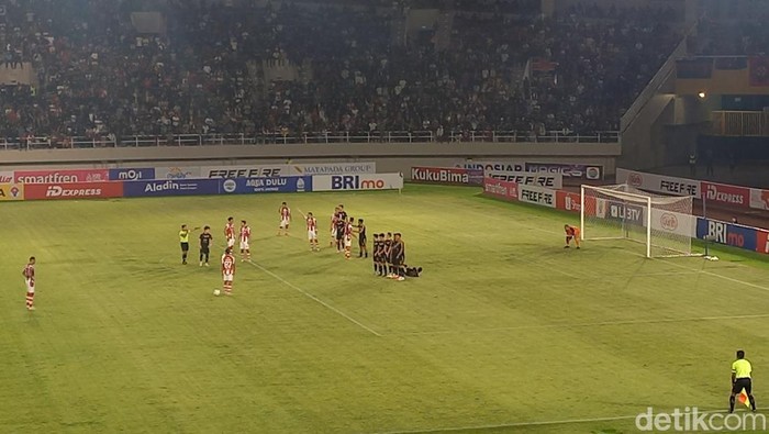 Laga Persis Solo melawan Persija Jakarta pada pekan ke-14 Liga 1 2023/2024 di Stadion Manahan, Solo, Sabtu (30/9/2023).