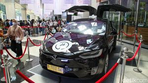 Melihat Dua Taksi Canggih Blue Bird di Hub Space 2023