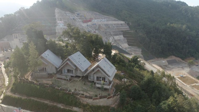 Pembangunan Bendungan Ameroro terus dikebut. Bendungan itu guna mendukung program ketahanan pangan dan ketersediaan air di wilayah Sulawesi Tenggara, Sabtu (30/9/2023).
