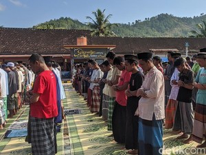Napi Rutan Trenggalek Gelar Sholat Istisqa gegara Kemarau Panjang