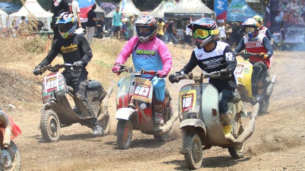Ngeeng... Adu Hebat Balap Vespa Offroad