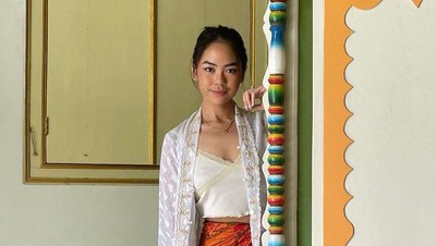 Jelang Hari Batik 2023, Ini 10 Ide OOTD Batik dari Artis dan Selebgram