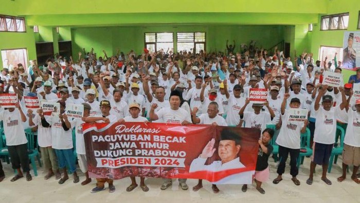 Paguyuban tukang becak di Jatim mendeklarasikan dukungan untuk bakal capres Prabowo Subianto di Pilpres 2024. (ANTARA/HO-Relawan Prabowo)