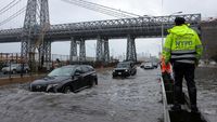 Penampakan Banjir Di New York Akibat Curah Hujan Tinggi