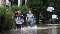 Curah hujan yang mengguyur area Brooklyn dalam tiga jam dilaporkan mencapai level setara satu bulan. REUTERS/Mike Segar