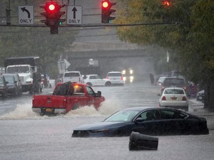 Gubernur New York Ingatkan Banjir Bisa Jadi New Normal