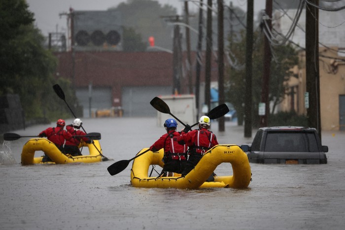 An abandoned vehicle sits in floodwaters during a heavy rain storm in the New York City suburb of Mamaroneck in Westchester County, New York, U.S., September 29, 2023. REUTERS/Mike Segar