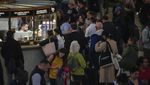 Penumpang Kereta Bawah Tanah di New York Terlantar Gegara Banjir