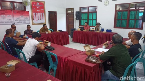 Pertemuan para perbekel yang wilayahnya terdampak rencana pembangunan jalan tol Gilimanuk-Mengwi di kantor Desa Buahan, Sabtu (30/9/2023).