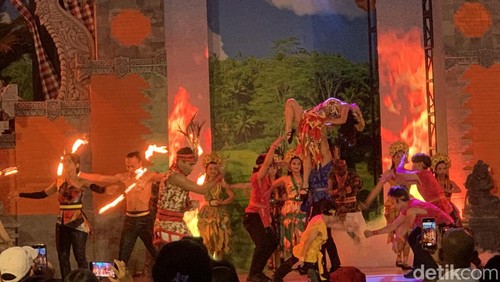 Salah satu atraksi di Trans Studio Bali.