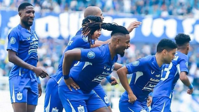 Selebrasi para pemain PSIS Semarang saat menjamu PSM Makassar di Stadion Jatidiri, Semarang, Sabtu (30/9/2023).
