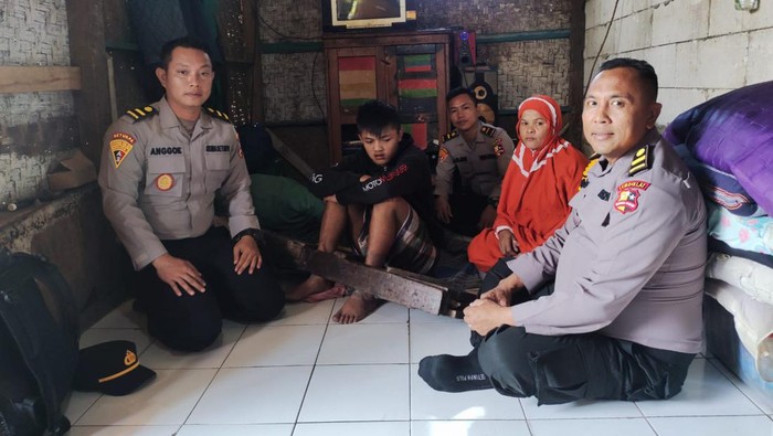Siswa SIP angkatan 52 tahun 2023 Resimen RAD berkunjung ke rumah Ilham