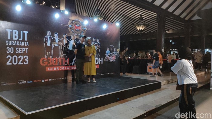 Suasana jelang konser Pecas Ndahe di Taman Budaya Jawa Tengah (TBJT), Solo, Sabtu (30/9/2023).
