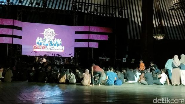 Suasana jelang konser Pecas Ndahe di Taman Budaya Jawa Tengah (TBJT), Solo, Sabtu (30/9/2023).
