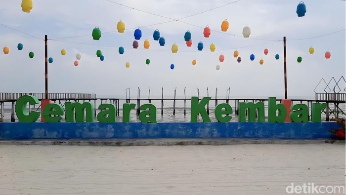 Suasana Pantai Cemara Kembar. (gilby zahrandy/detikSumut)