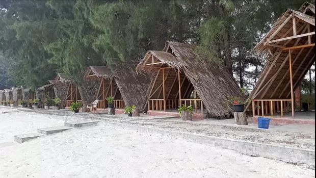 Suasana Pantai Cemara Kembar. (gilby zahrandy/detikSumut)