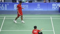 Kekalahan ini juga melengkapi penderitaan tim bulutangkis Indonesia. Sebelumnya di nomor beregu putri, Indonesia juga tak berdaya saat melawan tuan rumah China. Indonesia disikat 0-3 dan langsung tersingkir. 