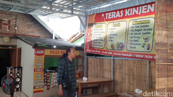 Warung makan di Pati dengan menu harga mulai Rp 3 ribu. Dipotret pada Sabtu (30/9/2023).