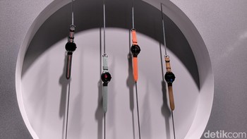 Selain itu Xiaomi juga merilis smartwatch generasi terbaru Xiaomi Watch 2 Pro. Jam tangan pintar ini dibanderol mulai dari 270 euro (Rp 4,4 juta) untuk model Bluetooth dan 330 euro (Rp 5,6 juta) untuk model LTE. Foto: Rachmatunnisa