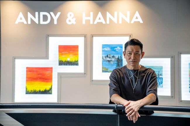 Selama lebih dari empat dekade kariernya di industri hiburan, Andy Lau kini masih aktif dan terlihat awet muda. Tahun ini, usia Andy Lau sudah menginjak 62 tahun. Foto: Instagram @andylau.artexpo