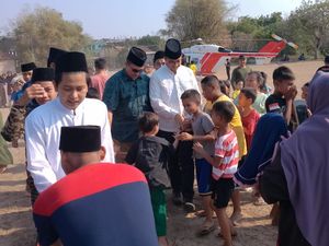 Kunjungi Ponpes Mbah Moen di Rembang, Anies Naik Helikopter
