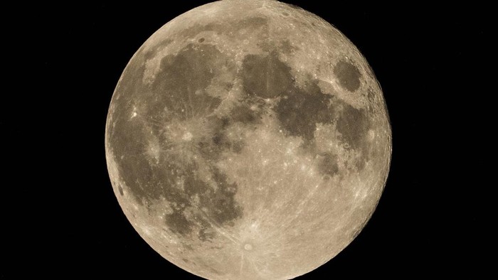 An exhaust pipe from a diesel generator spouts fumes as the September full moon, known as the Harvest Moon, rises in the background, in Beirut, Lebanon, Friday, Sept. 29, 2023. (AP Photo/Hassan Ammar)