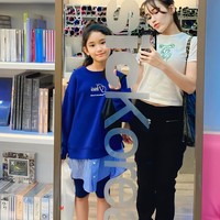 Ayu Ting Ting dan putri semata wayangnya itu memang diketahui begitu menyukai K-Pop. Tak heran jika keduanya juga gemar mengenakan busana ala idol K-Pop. Foto: Instagram/@ayutingting92