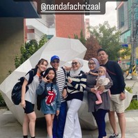 Ayu Ting Ting saat ini tengah menikmati momen liburannya bersama keluarga dengan mengunjungi Korea. Melalui akun Instagram pribadinya, Ayu tampak membagikan foto-fotonya bersama keluarga selama berada di sana. Foto: Instagram/@ayutingting92