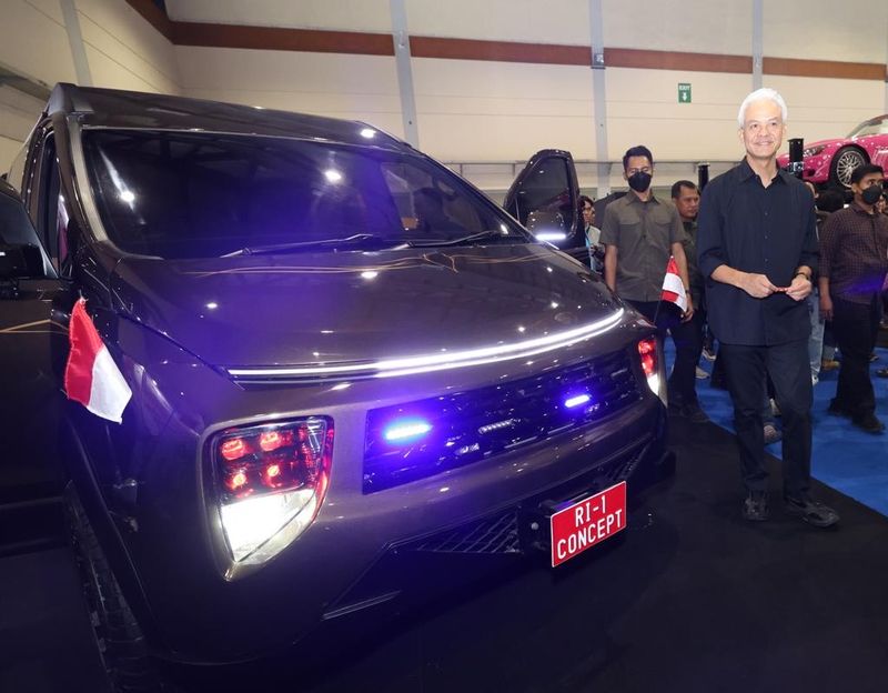 Bakal calon presiden (bacapres) 2024 Ganjar Pranowo mengunjungi pameran Indonesia Modification dan Lifestyle Expo (IMX) 2023 di JCC Jakarta, Sabtu (30/9).