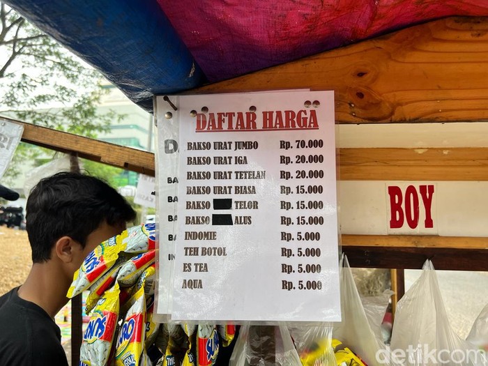 Bakso Gerobakan Viral di BSD Ini Habiskan 45 kg Daging Sehari Bakso Gerobakan Viral di BSD Ini Habiskan 45 kg Daging Sehari