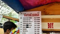 Menawarkan berbagai macam olahan bakso, mulai dari bakso urat, bakso alus, bakso telur, hingga yang paling mahal yaitu bakso urat jumbo. Foto: Detikcom / Atiqa Rana