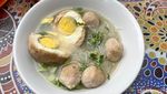 Bakso Gerobakan Viral di BSD Ini Habiskan 45 kg Daging Sehari
