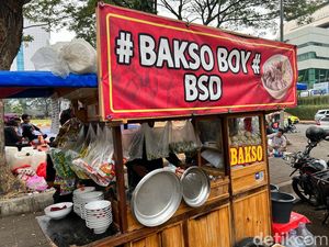 Bakso Gerobakan Viral di BSD Ini Habiskan 45 kg Daging Sehari