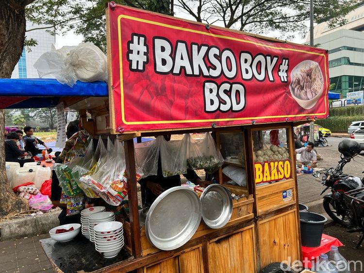 Bakso Gerobakan Viral di BSD Ini Habiskan 45 kg Daging Sehari