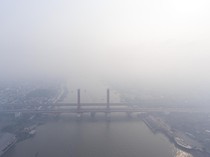 Jembatan Ampera Nyaris Hilang Dikepung Kabut Asap