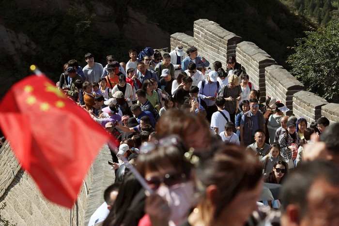 Tourists visit the Badaling section of the Great Wall on the National Day holiday in Beijing, China October 1, 2023. REUTERS/Florence Lo