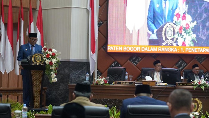 Bupati Bogor Iwan Setiawan