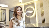 Cut Tari mengaku awet muda karena rutin perawatan. (Foto: Chelsea Olivia Daffa/detikcom)