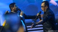 Sederet lagu yang dibawakan oleh Pasha Ungu diantaranya adalah Sejauh Mungkin, Seperti yang Dulu, Cinta Dalam Hati, Tercipta Untukku, dan Bayang Semu.  