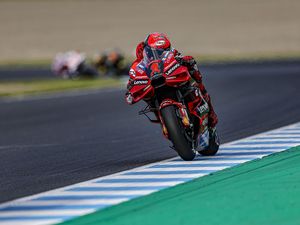 Hasil MotoGP Mandalika 2023: Jorge Martin Crash, Bagnaia Full Senyum!