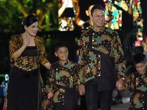 Gaya Artis Pamerkan Batik Bersama Keluarga di Istana Berbatik