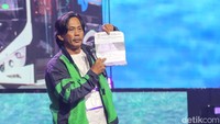 Lomba standup comedy tersebut menawarkan hadiah yang menarik karena menjanjikan juara satu dengan hadiah uang Rp 10 juta, juara kedua dengan hadiah Rp 5 juta dan juara ketiga dengan hadiah Rp 3 juta.  
